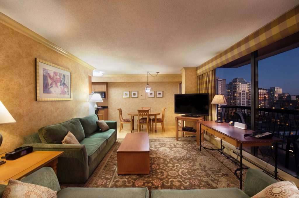 cking suite living rooking suite living room